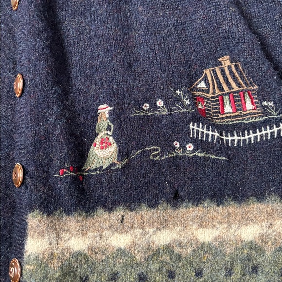 Thrifted vintage navy blue cardigan with embroidered cute farm living scene - Picture 4 of 5